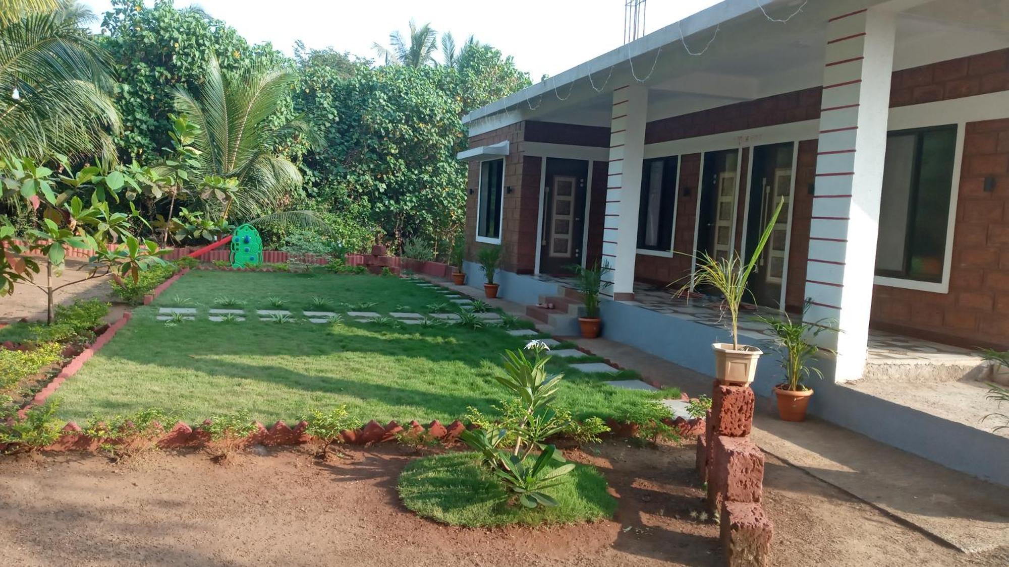 Coconut Village Resort Алибаг Экстерьер фото