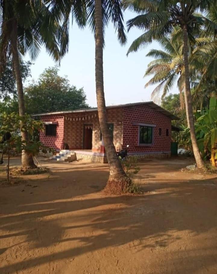 Coconut Village Resort Алибаг Экстерьер фото